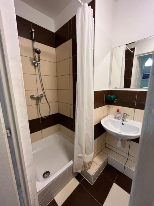 Kúpeľňa v ubytovaní 2# Sunflower Cozy Apartment