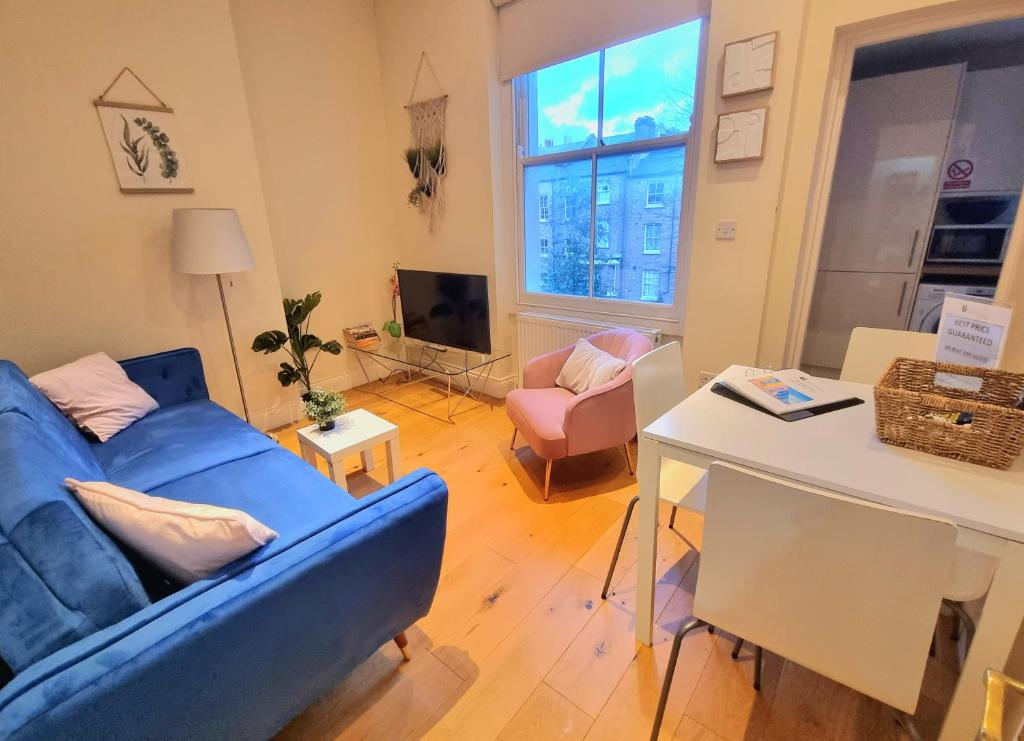 Oxford Gardens Apartments - Two-Bedroom Apartment