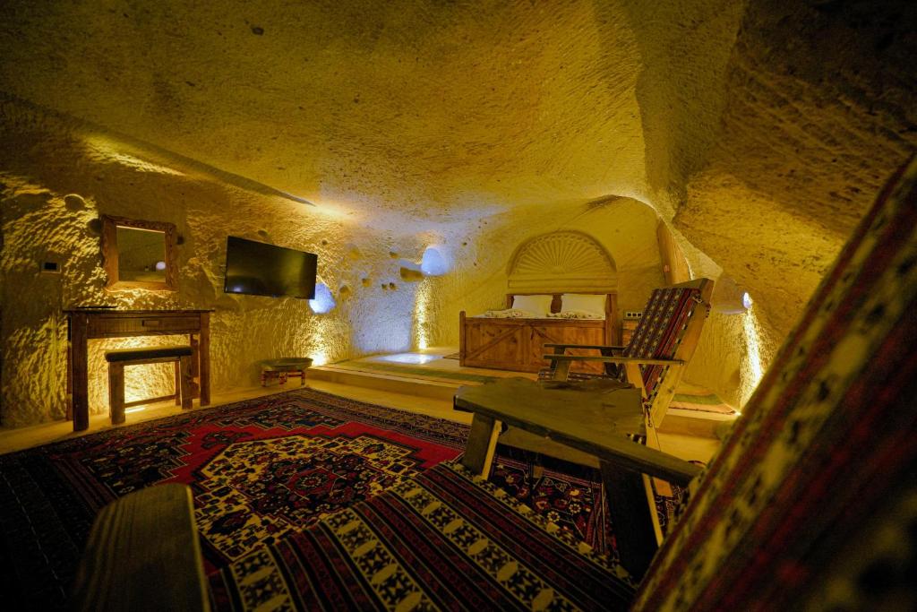 Postel nebo postele na pokoji v ubytování Babili Cappadocia Cave