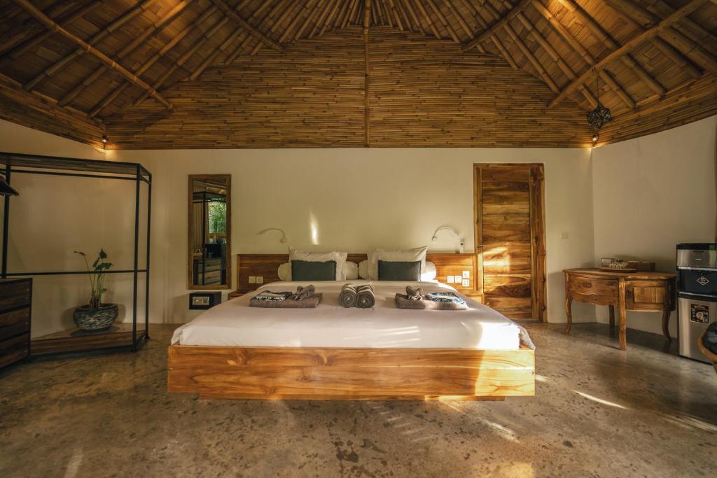 Postel nebo postele na pokoji v ubytování Kayuma Villas Lombok