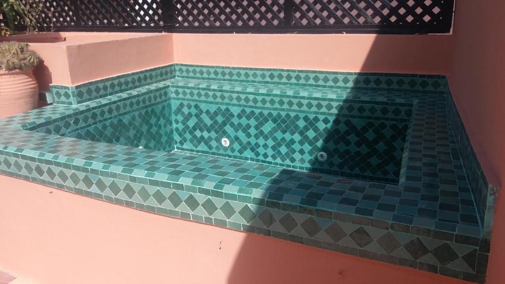 Bazén v ubytování Riad Dar Attika nebo v jeho okolí