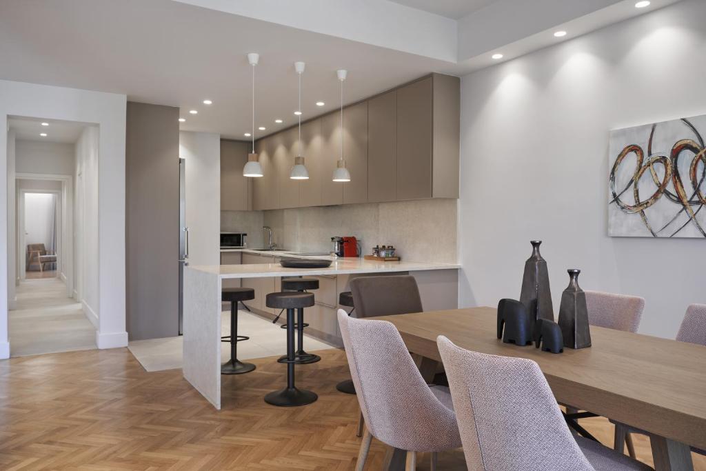 Kuchnia lub aneks kuchenny w obiekcie Urban Heights 3BD Apt, next to Hilton