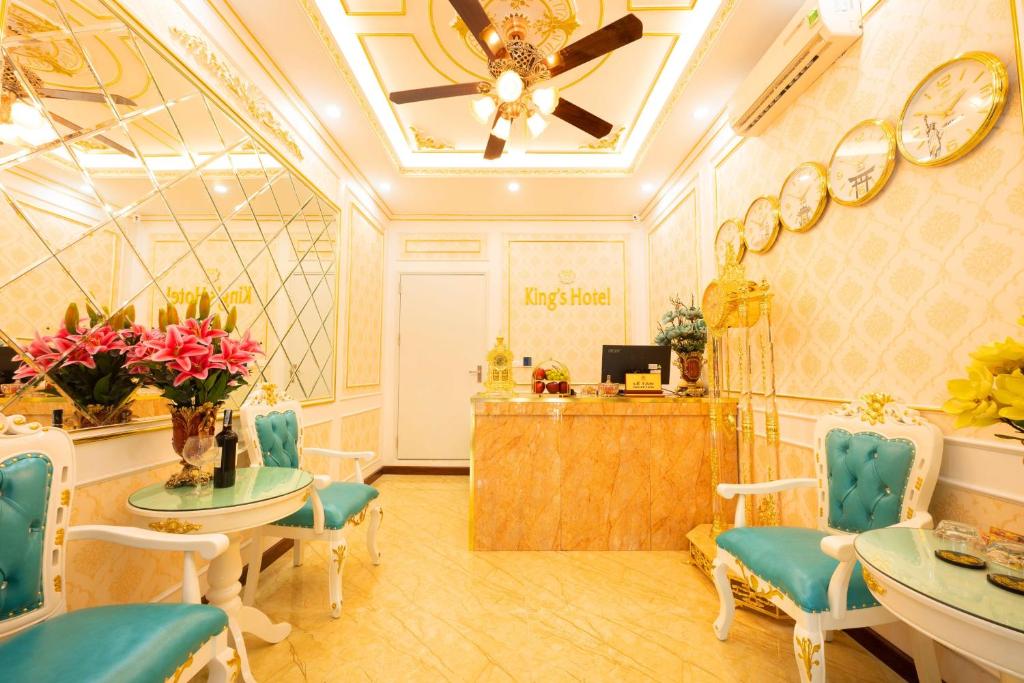 Posezení v ubytování King's Hotel Linh Đàm 1