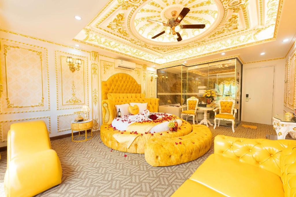 Posezení v ubytování King's Hotel Linh Đàm 1