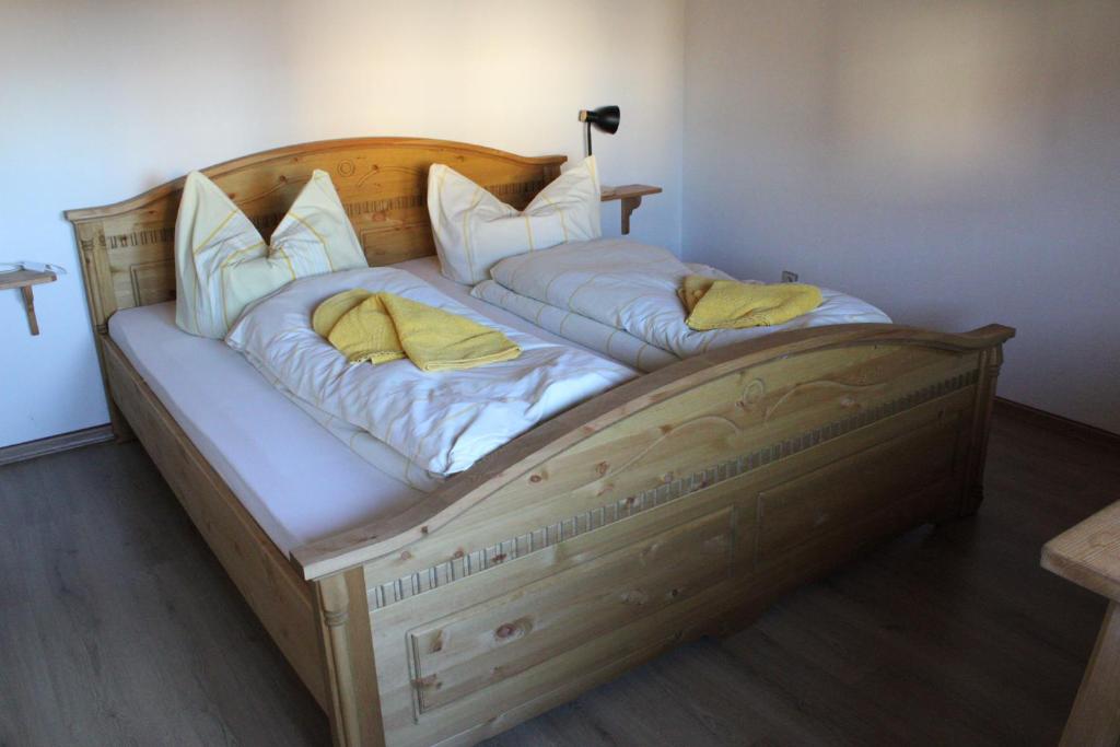 Postel nebo postele na pokoji v ubytování Hotel Garni Austermayer