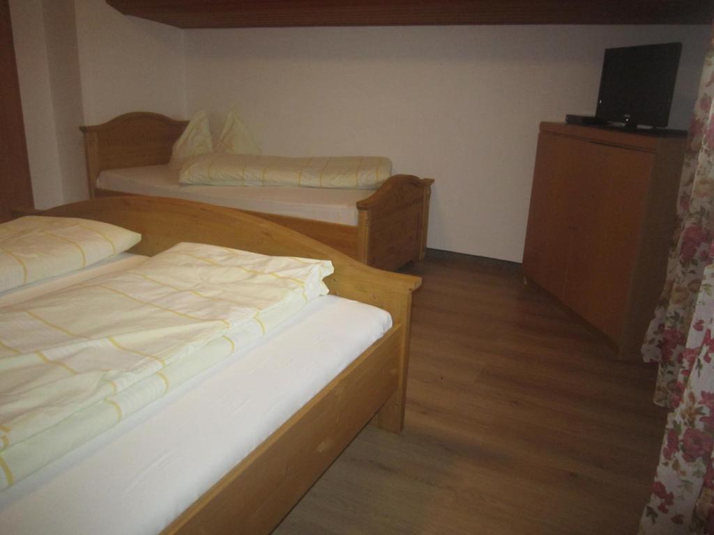 Postel nebo postele na pokoji v ubytování Hotel Garni Austermayer