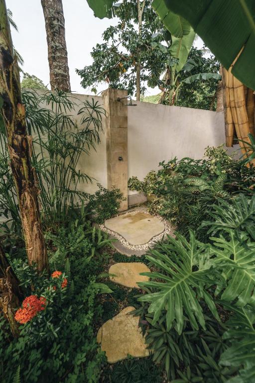 Zahrada ubytování Kayuma Villas Lombok