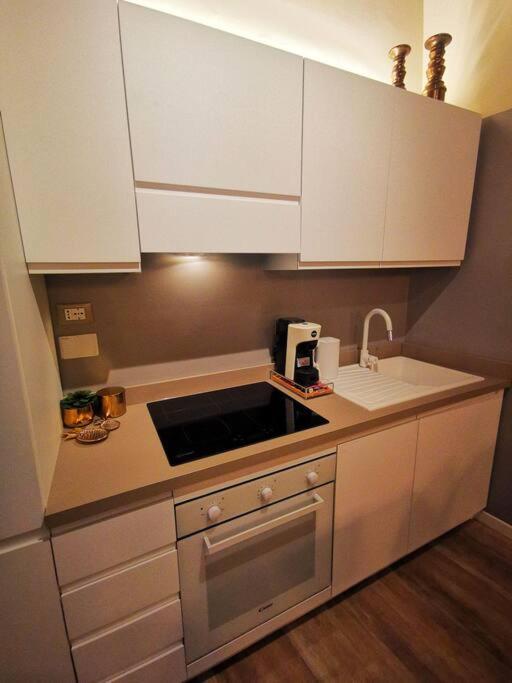 A kitchen or kitchenette at DeChiari21 Boutique Home