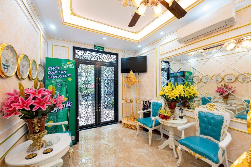Posezení v ubytování King's Hotel Linh Đàm 2