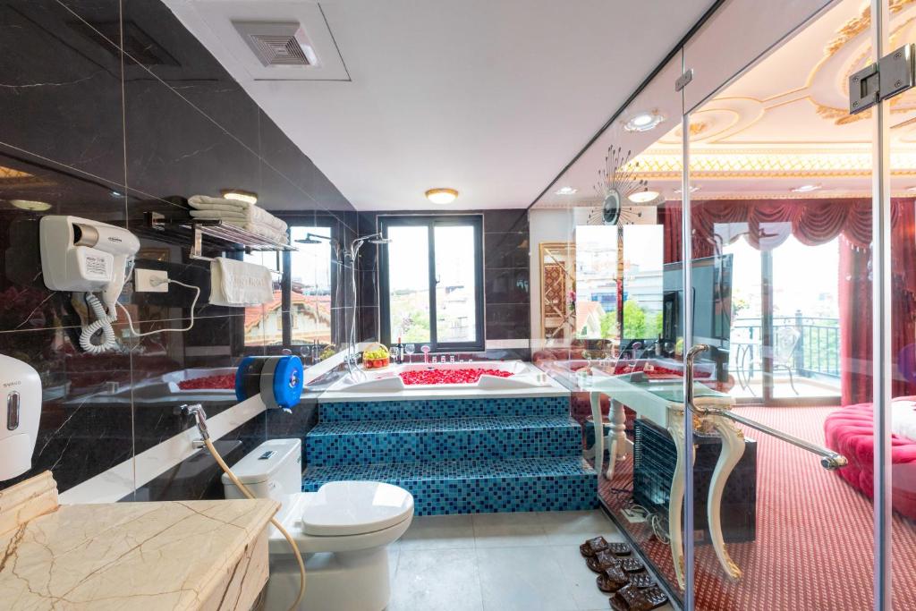 Posezení v ubytování King's Hotel Linh Đàm 2