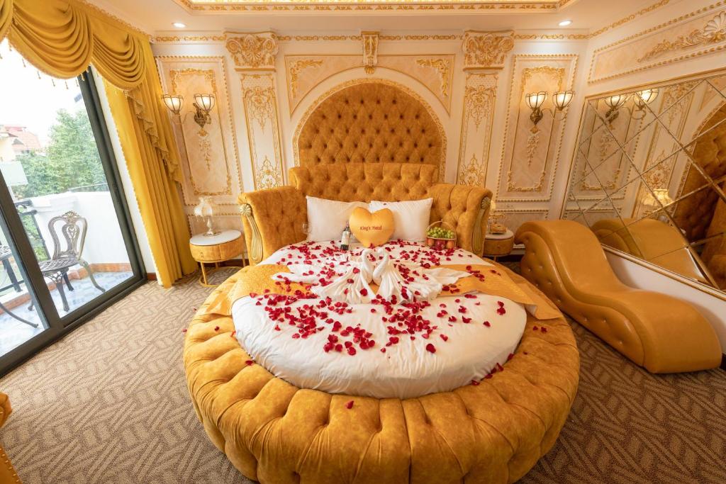Posezení v ubytování King's Hotel Linh Đàm 2