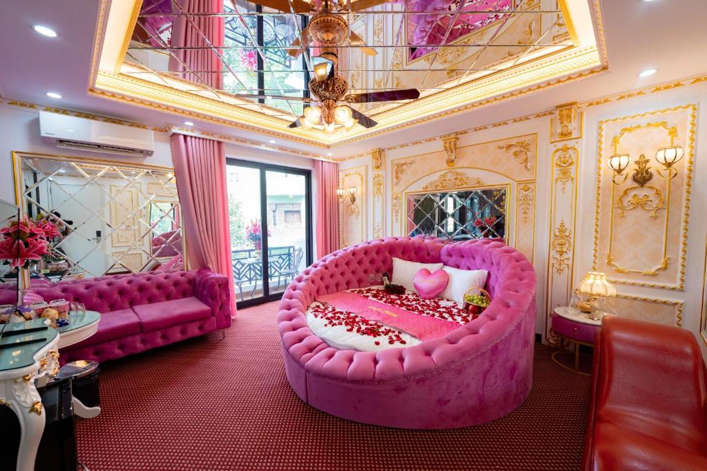 Posezení v ubytování King's Hotel Linh Đàm 2