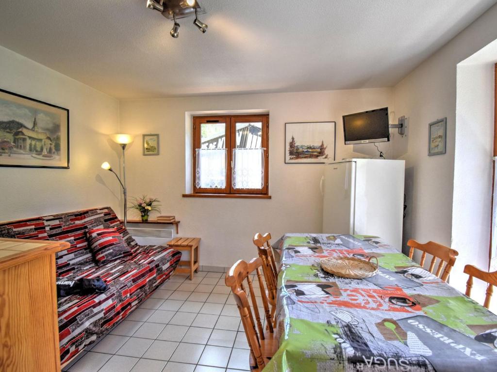 a kitchen and dining room with a table and a refrigerator at Appartement Morzine, 2 pièces, 6 personnes - FR-1-524-19 in Morzine