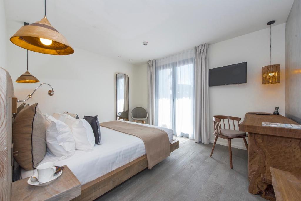 Postel nebo postele na pokoji v ubytování L'Anderenis Boutique Hôtel