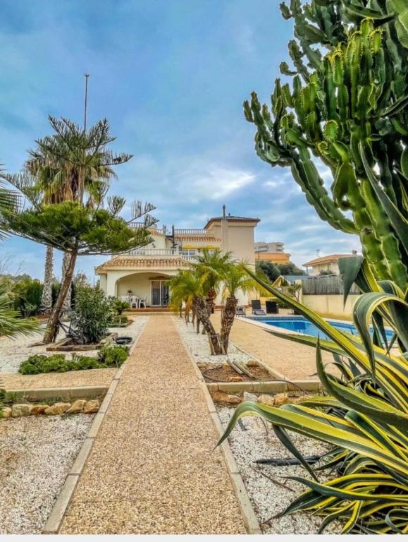 Holiday home Habitaciones con piscina y jacuzzi, Playa Honda ...