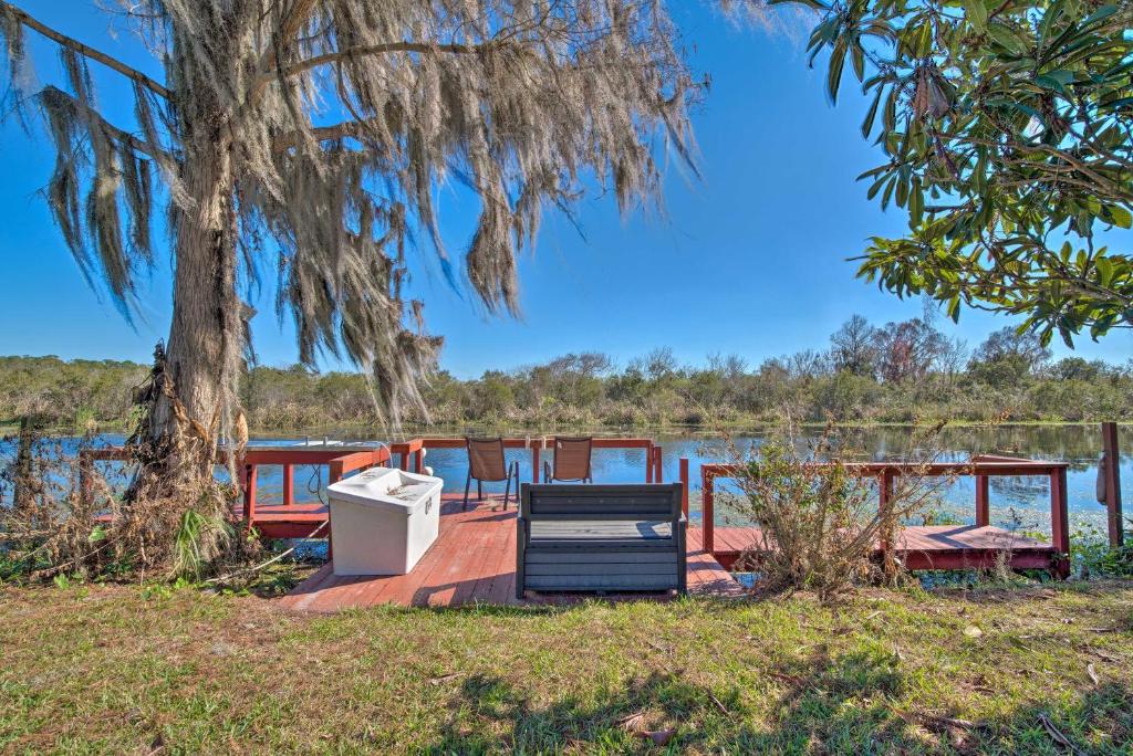 Lake Rousseau Vacation Rental with Private Dock, Dunnellon (updated