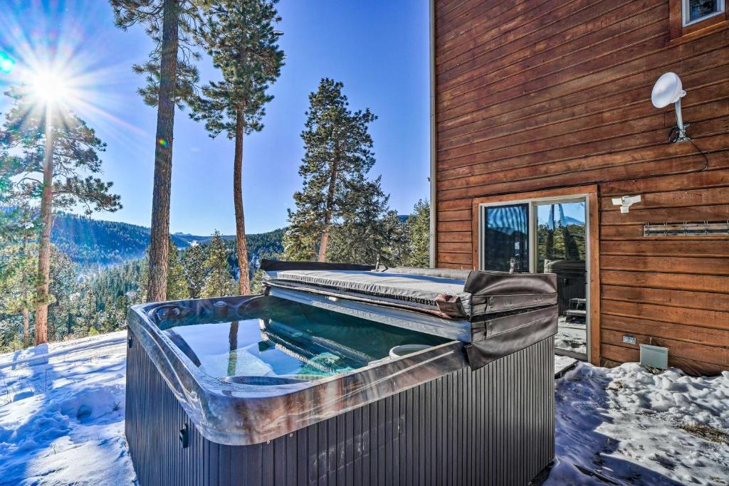 Vacation Home Spacious Evergreen Home with Hot Tub and Deck!, CO