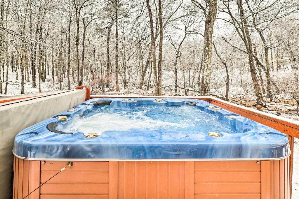 Pet-Friendly Poconos Vacation Rental with Hot Tub!, Bushkill – Updated 2024  Prices