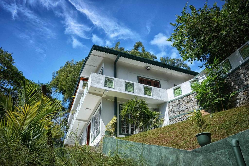 a white house on top of a hill at Kandy Dawson Bungalow in Kadugannawa