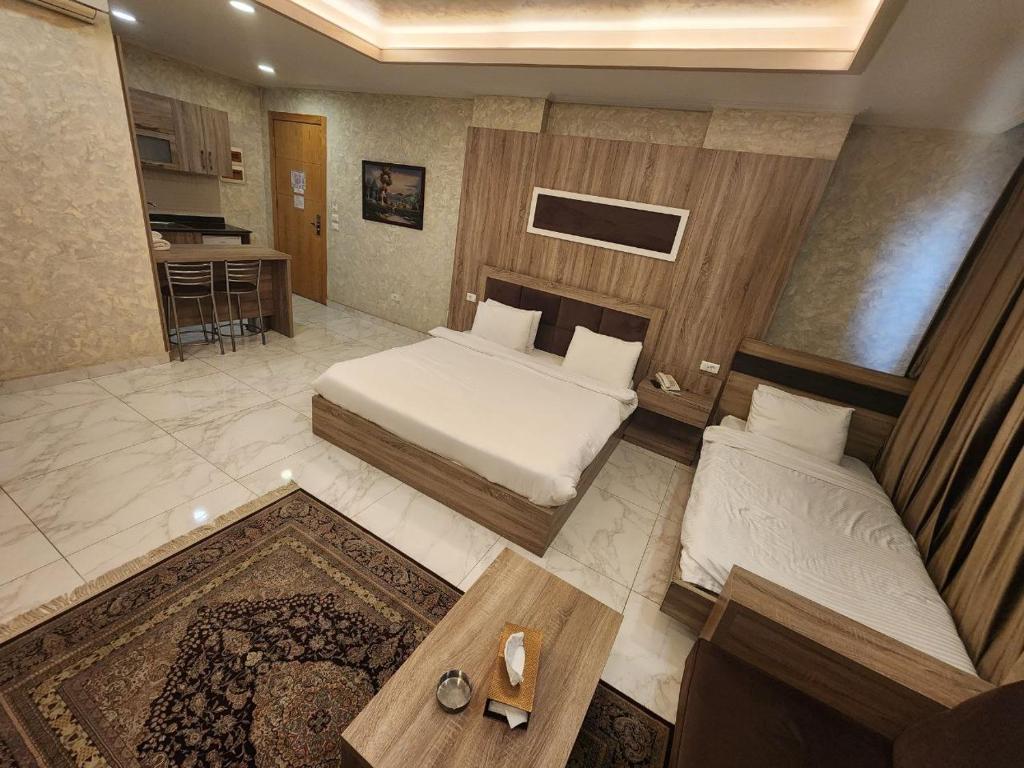 Postel nebo postele na pokoji v ubytování Pearl of Beirut Hotel & Spa