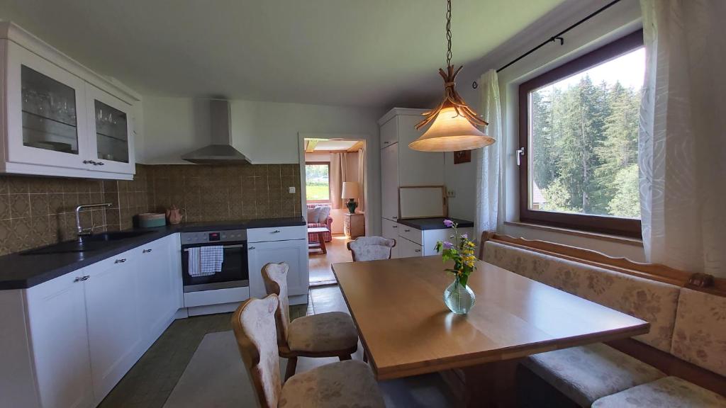 Kuchyň nebo kuchyňský kout v ubytování Ferienhaus SCHWEIZER Hof