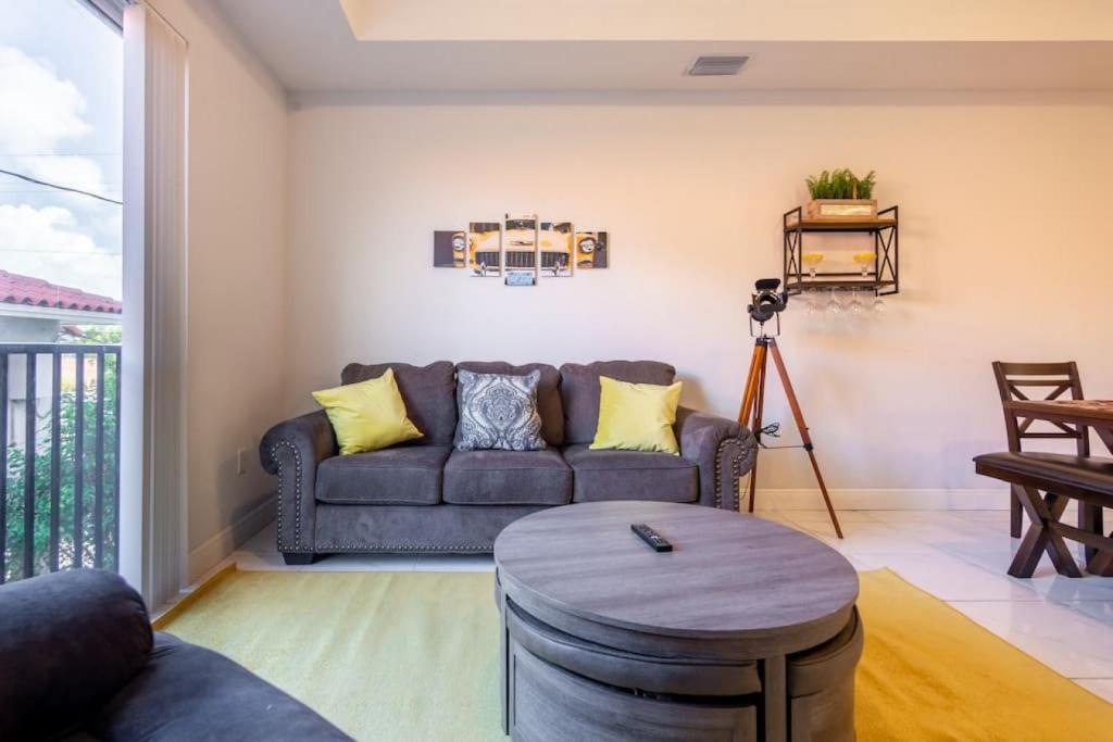 Little Havana Cozy Townhouse, Sleeps 8, at Calle 8（マイアミ） 2023年 最新料金