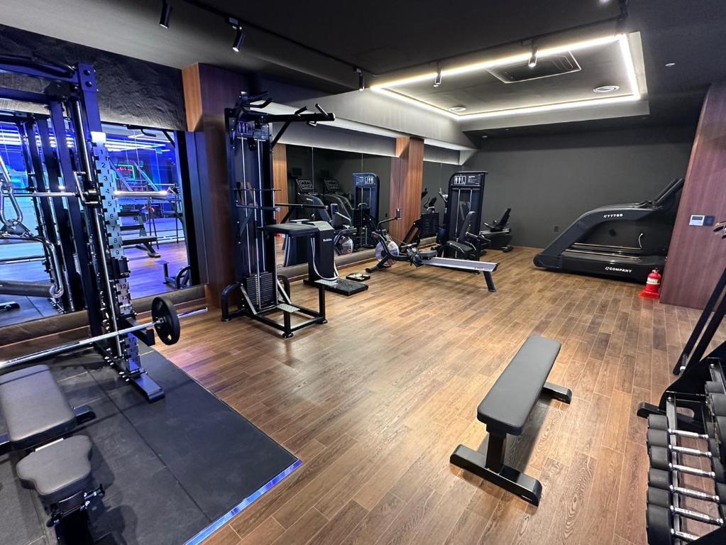 Fitness centrum a/nebo fitness zařízení v ubytování New Donghae Tourist Hotel