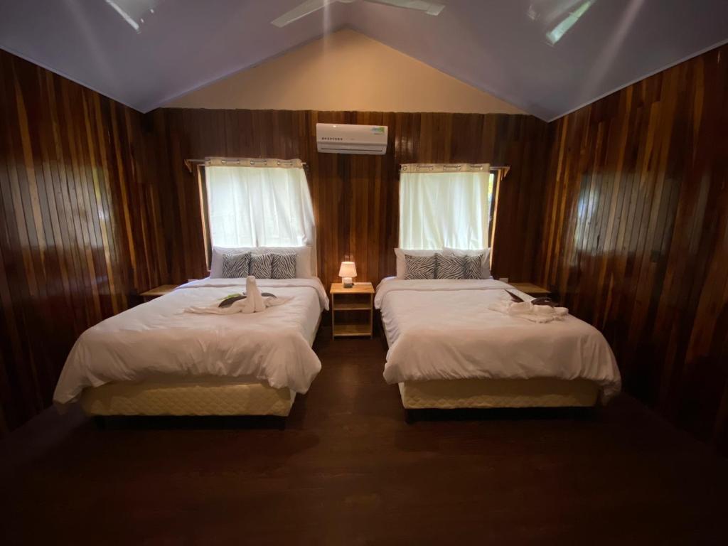 Postel nebo postele na pokoji v ubytování Grand Park Manuel Antonio - Adults Only