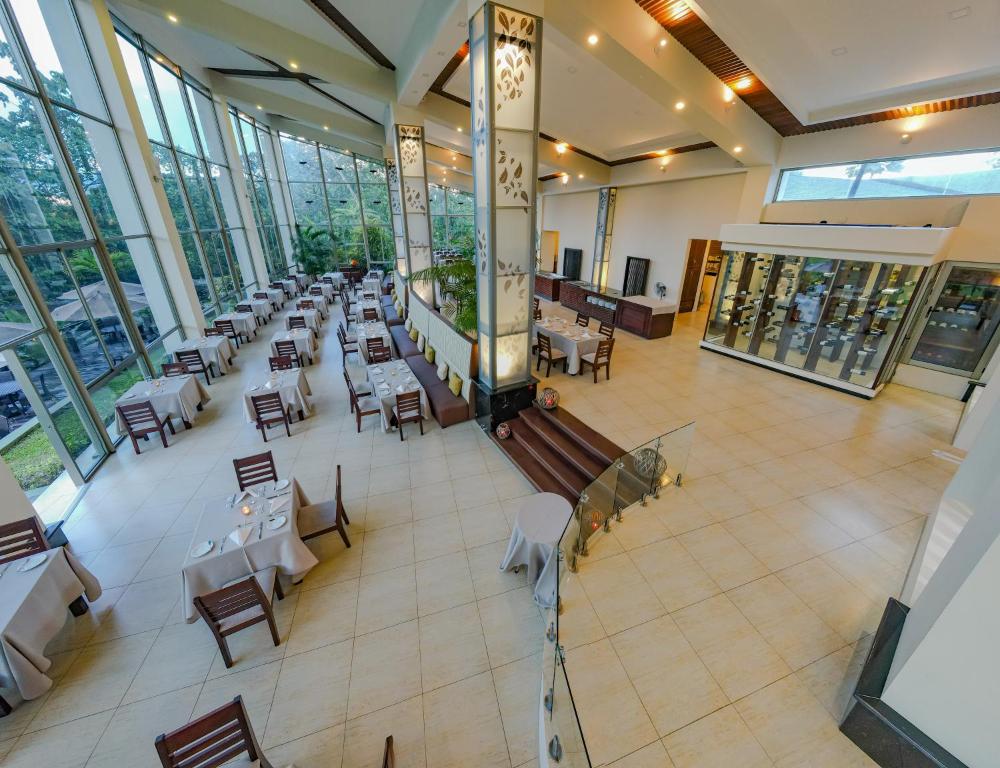 Un restaurante o sitio para comer en Hotel Lomas del Volcan