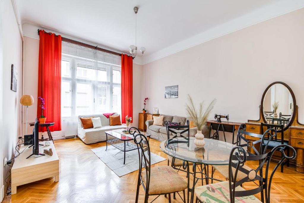 Posedenie v ubytovaní Vintage Apartment in the Jewish Quarter