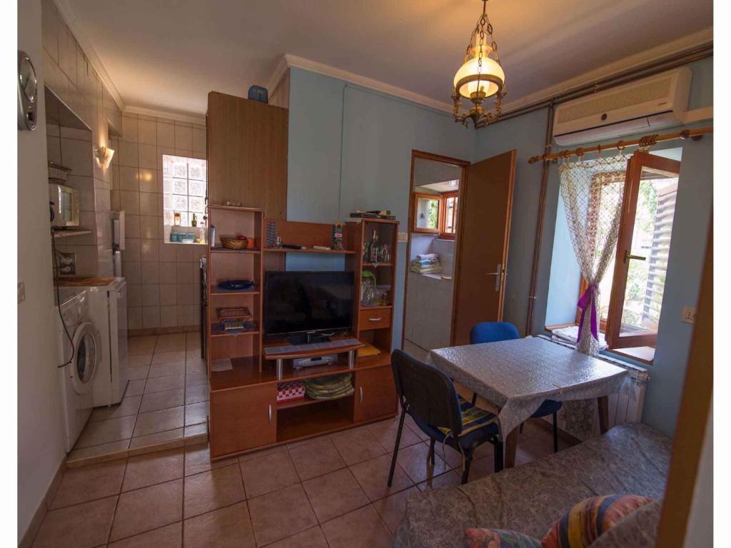 Kuchyňa alebo kuchynka v ubytovaní Apartments in Veli Losinj 14928