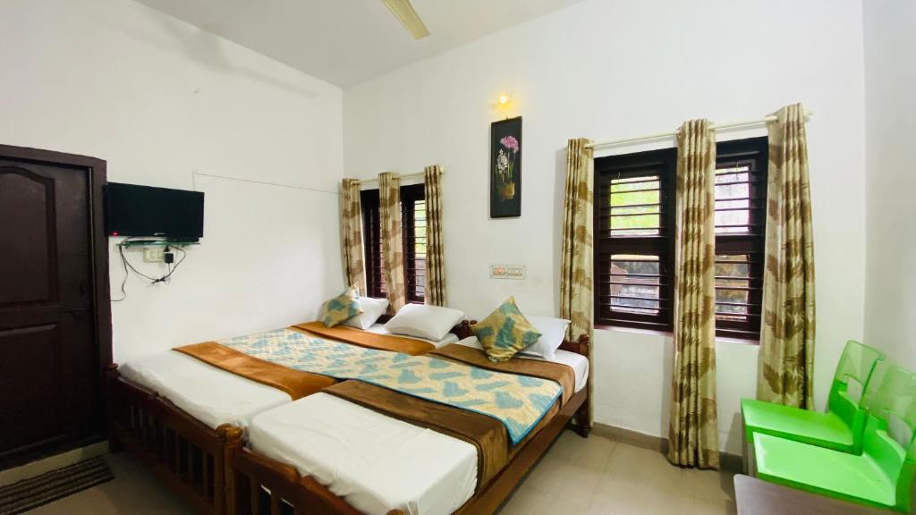 Hotel Caveri Inn - Klassisches Dreibettzimmer