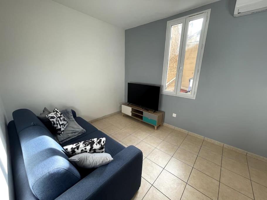 Televízia a/alebo spoločenská miestnosť v ubytovaní Appartement T2 pour 3 personnes