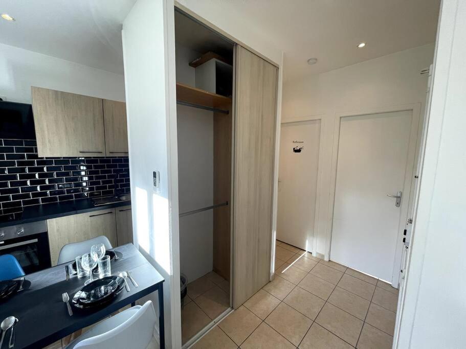 Kuchyňa alebo kuchynka v ubytovaní Appartement T2 pour 3 personnes