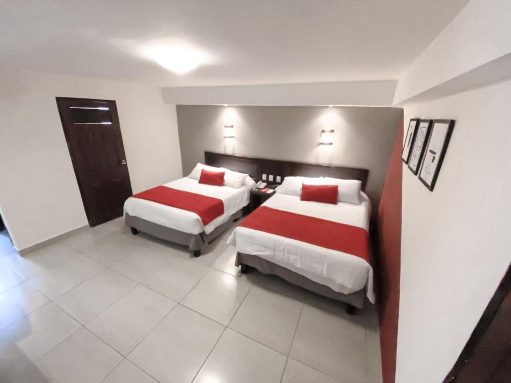 Postel nebo postele na pokoji v ubytování Ramada Plaza by Wyndham Leon