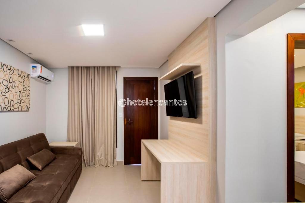 TV a/nebo společenská místnost v ubytování Hotel Encantos de Itaperapuã
