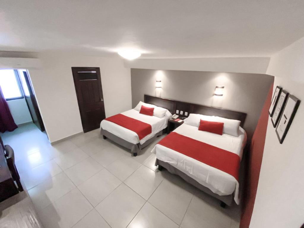 Postel nebo postele na pokoji v ubytování Ramada Plaza by Wyndham Leon