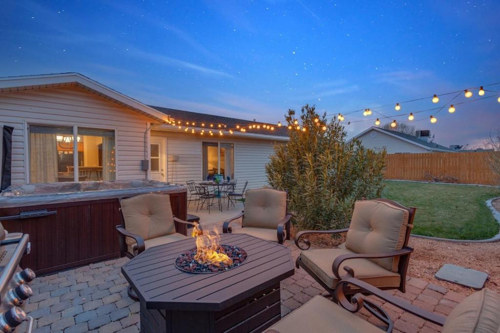 310 La Verkin Private Hot Tub, Spacious yard, near Zion National Park