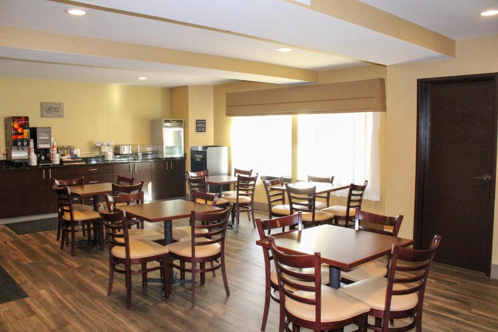 a dining room with tables and chairs in a restaurant at Sleep Inn in Bend