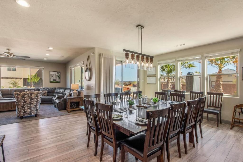 Istumisnurk majutusasutuses PV 99 Private Hot Tub, Ping Pong Table, Xbox X series and Resort Amenities