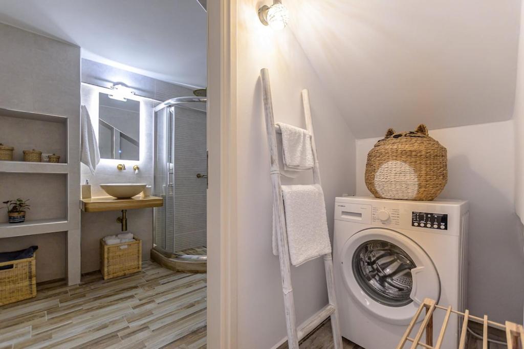 Kúpeľňa v ubytovaní Naxian Nest 2BR Apart Near Beach - Semi Basement