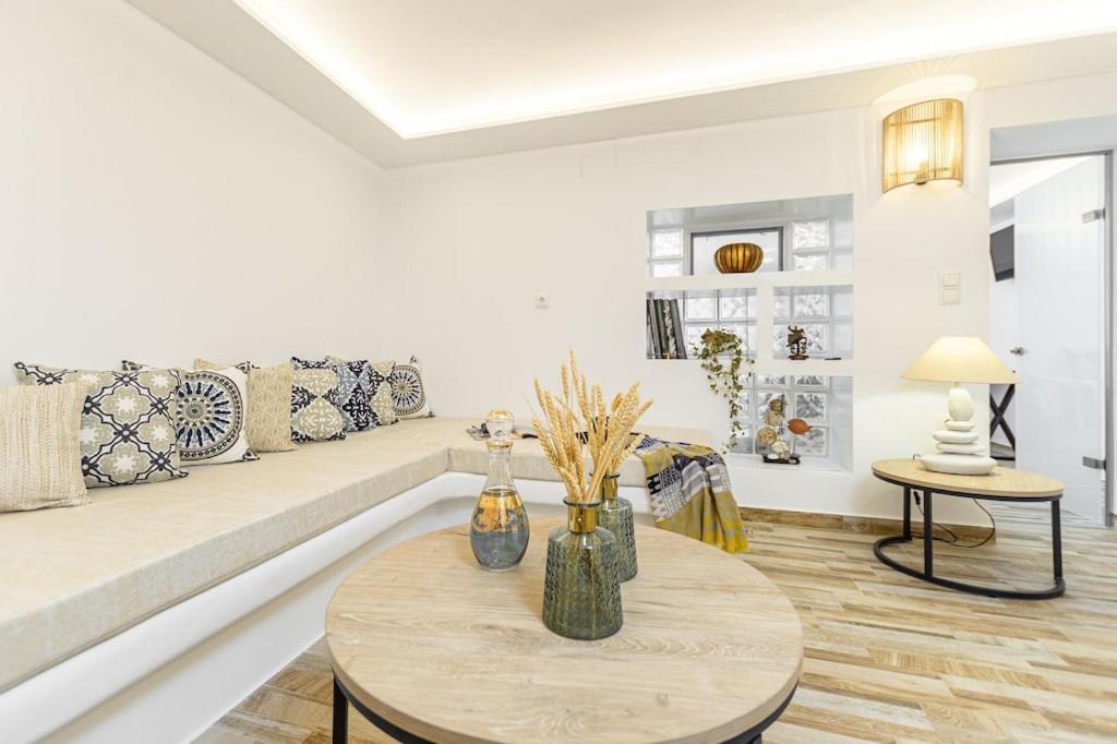 Posedenie v ubytovaní Naxian Nest 2BR Apart Near Beach - Semi Basement