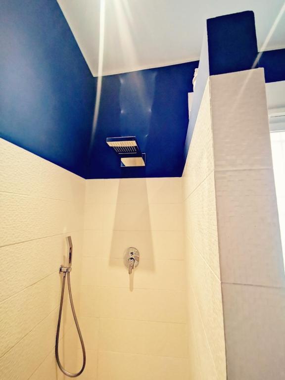 A bathroom at DeChiari21 Boutique Home