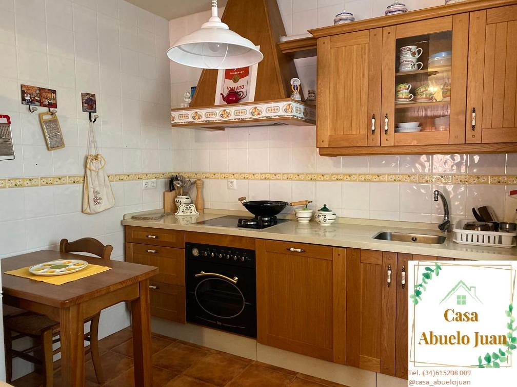Kuchyňa alebo kuchynka v ubytovaní Casa Abuelo Juan - Benaocaz- 2 dormitorios