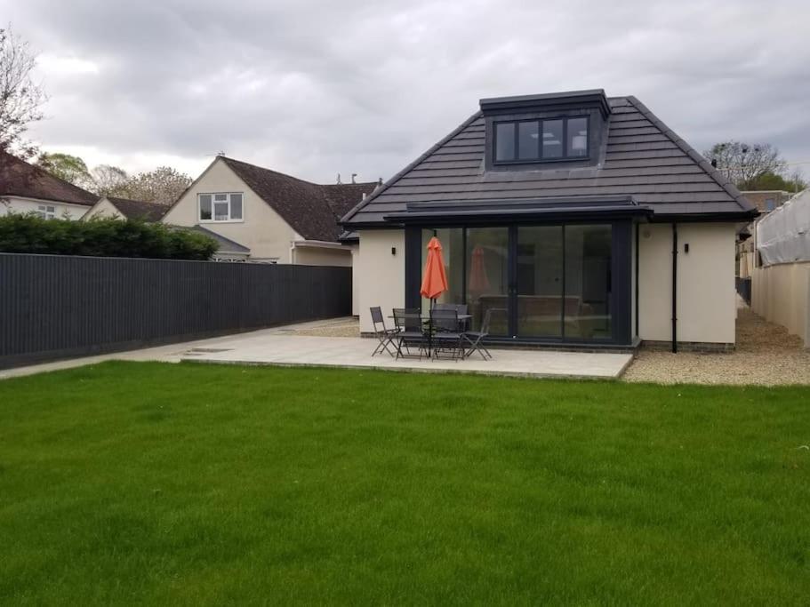 a house with a patio and a lawn at Evergreen Lodge - Two Bed Lux Flat - Parking, Garden, Patio, WIFI, Netflix - Close to Blenheim Palace & Oxford - F3 in Kidlington
