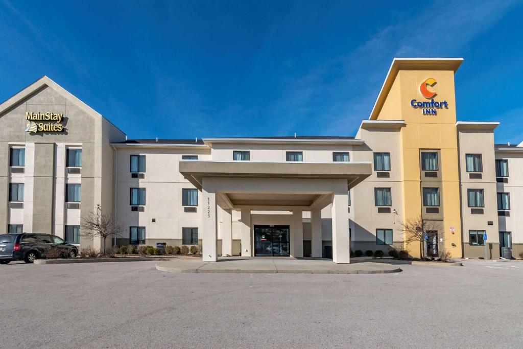 a hotel building with a parking lot in front of it at Comfort Inn in Bridgeton