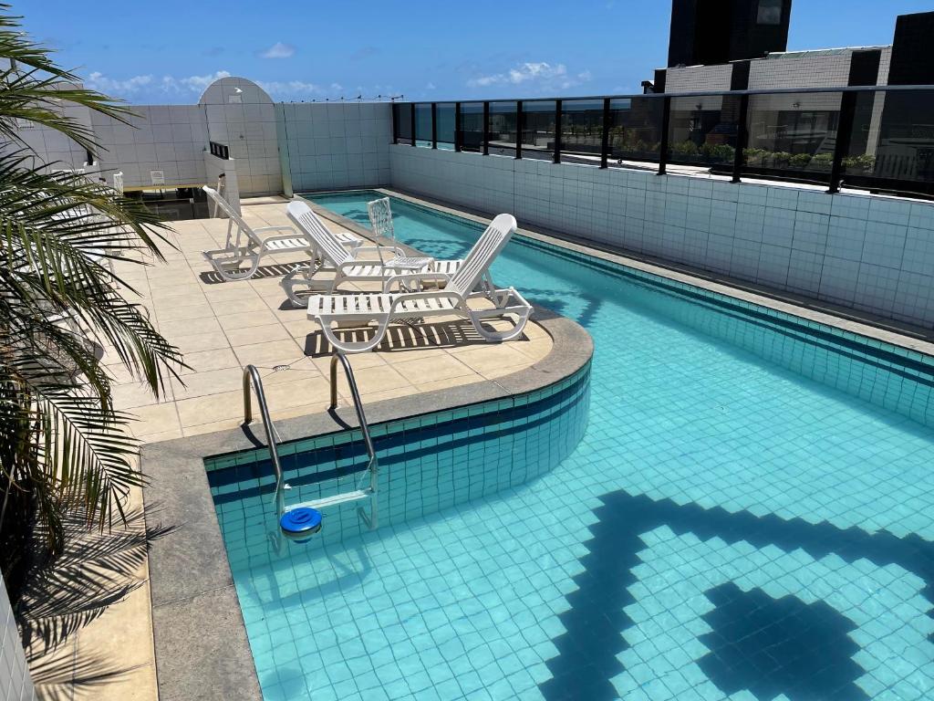 a swimming pool on top of a building at Apartamento Pajuçara in Maceió