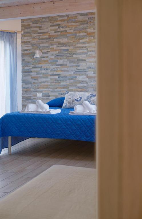 Łóżko lub łóżka w pokoju w obiekcie Porto d'aMare - Rooms