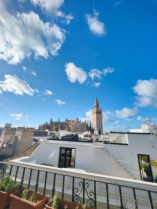 Lovely 1-bedroom loft with terrace. Amazing view. - Housity