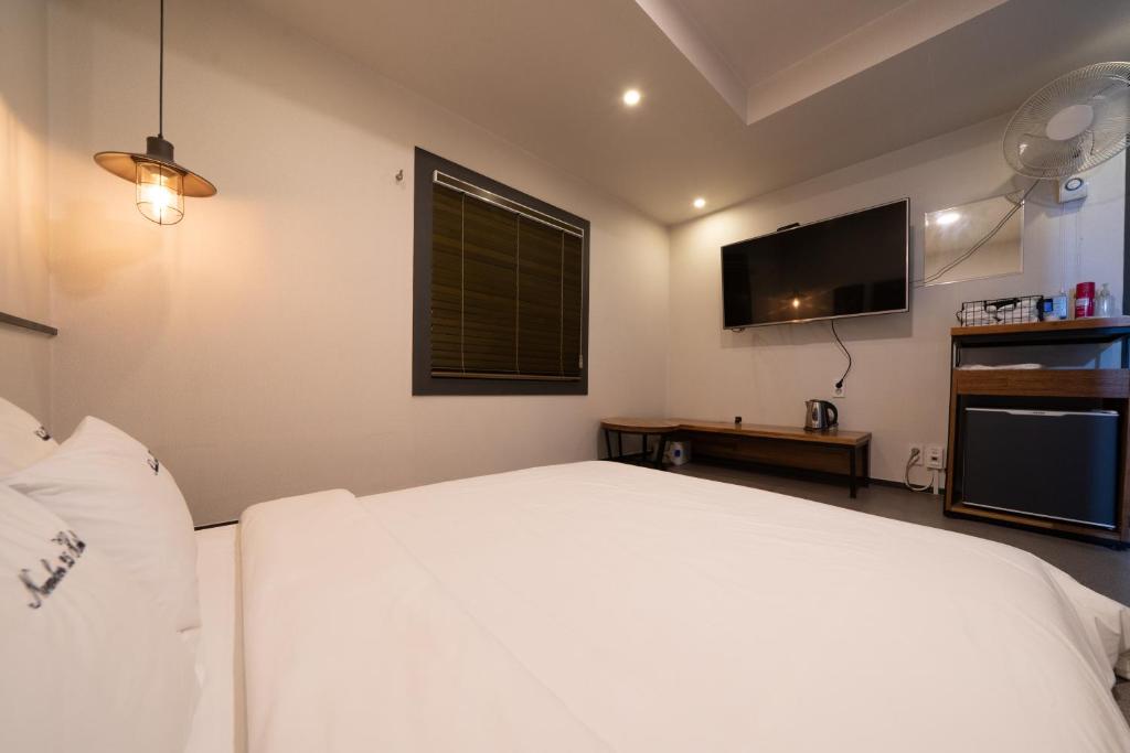 Postel nebo postele na pokoji v ubytování No25 Hotel Yeonsan